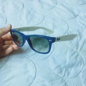 ⭐️Ray-Ban Wayfarer Sunglasses with Case!!